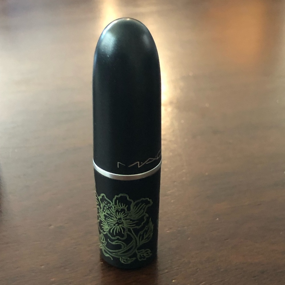 Mac Classy Pink Lipstick